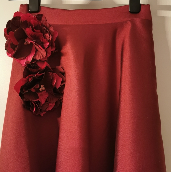 Silk Wool skirt with floral embellishment - Picture 8 of 13